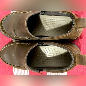 Men’s crocs loafers, 9, gently used, brown